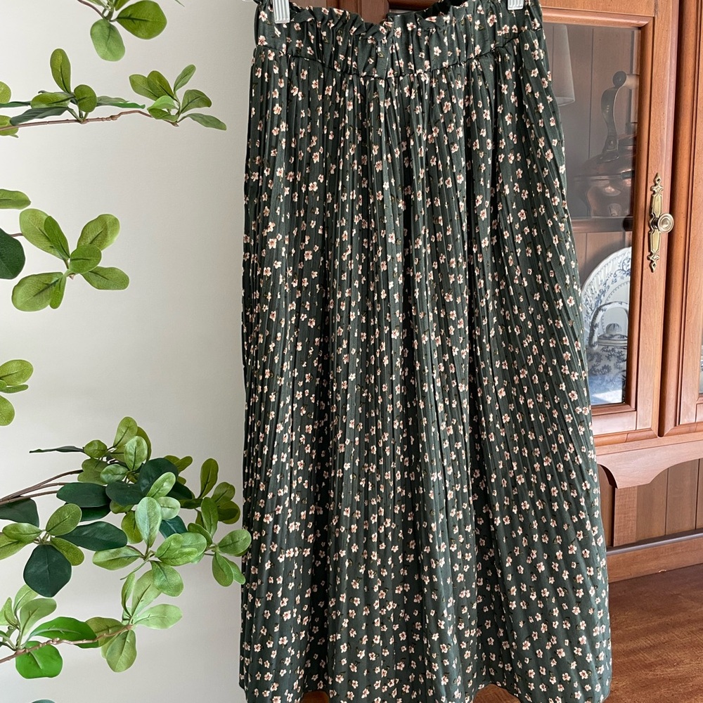 Floral Green Pleated Skirt
